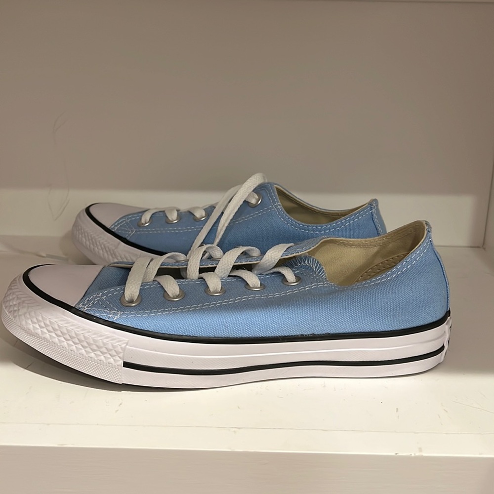 Baby blue classic all star converse size 6 women’s lace up pale blue shoes